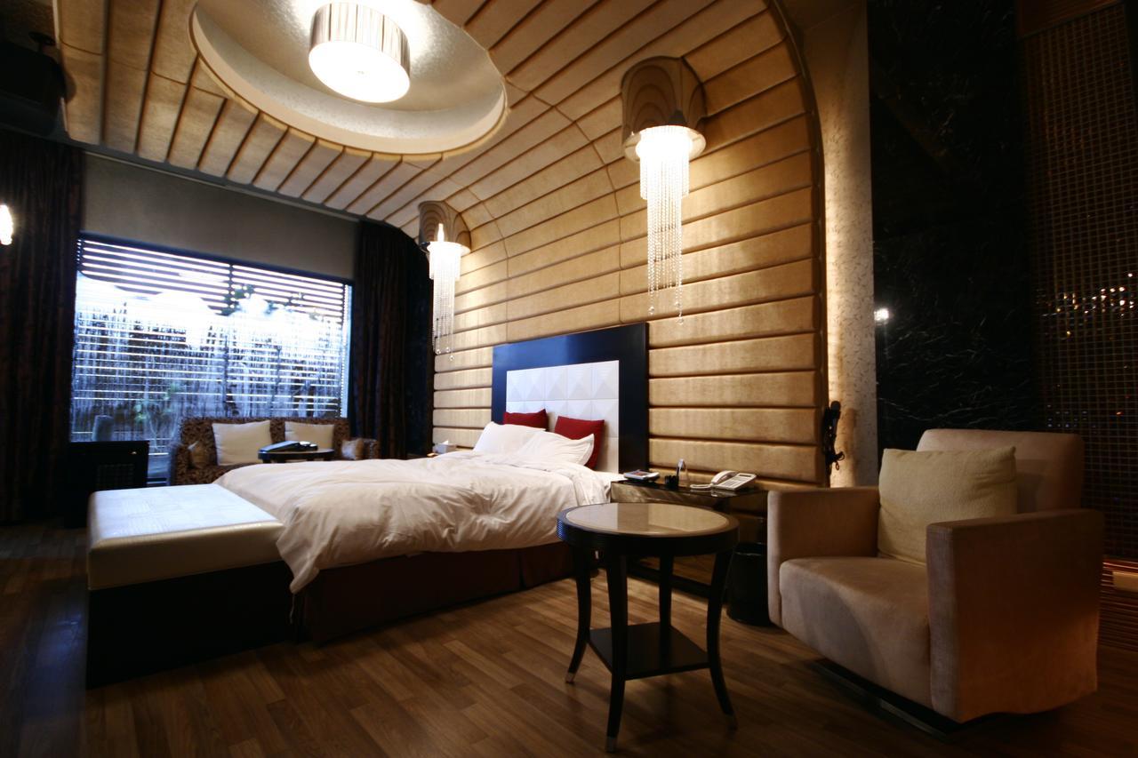The Yorker Deluxe Motel Taoyuan Dış mekan fotoğraf