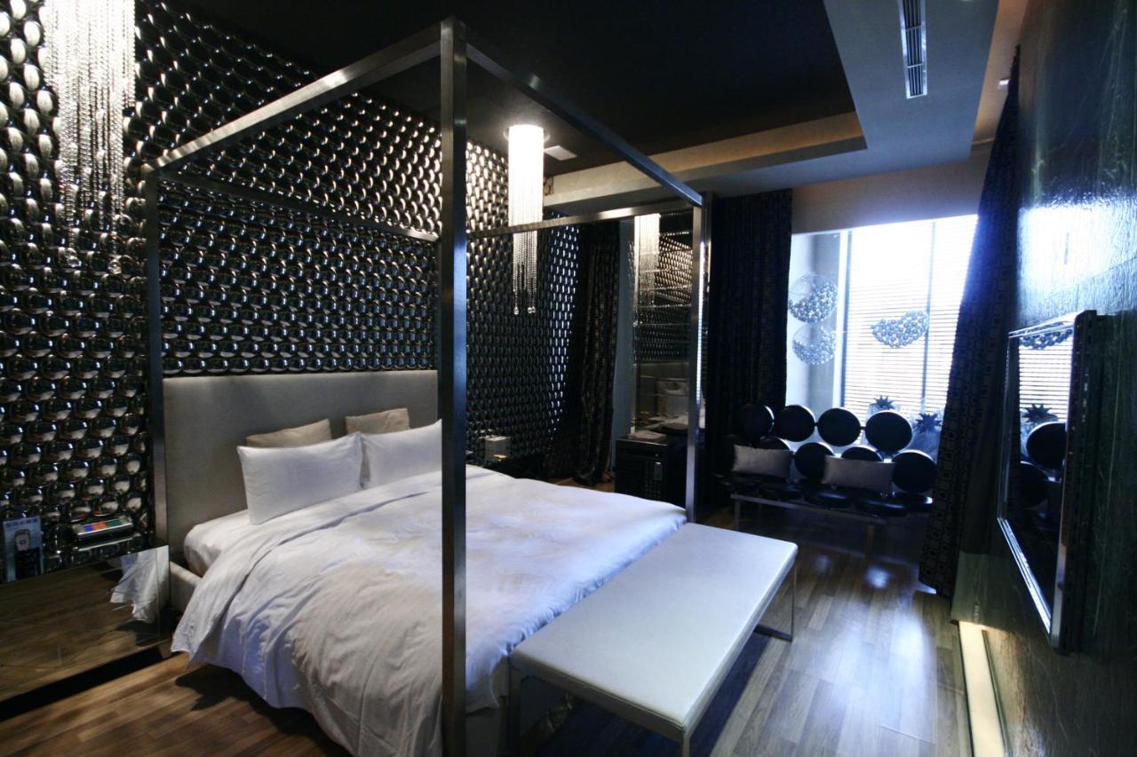 The Yorker Deluxe Motel Taoyuan Dış mekan fotoğraf